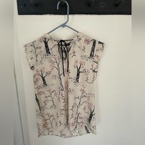 Cute blouse with designs
